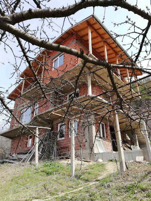 Продава се Къща в Дупница - 300 кв.м за 136 €/кв.м - Снимка #1