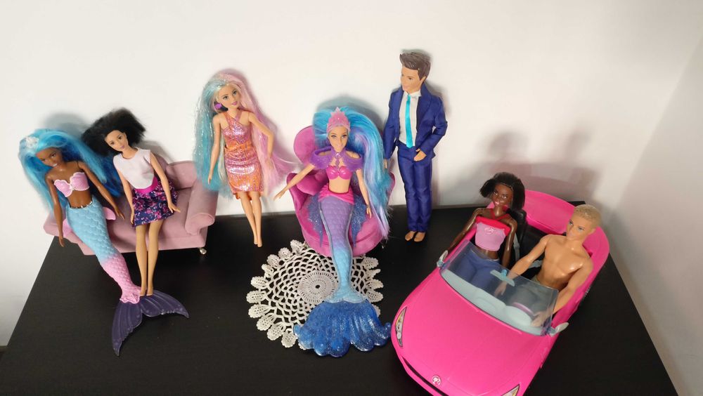 Set Barbie păpuși + mașină
