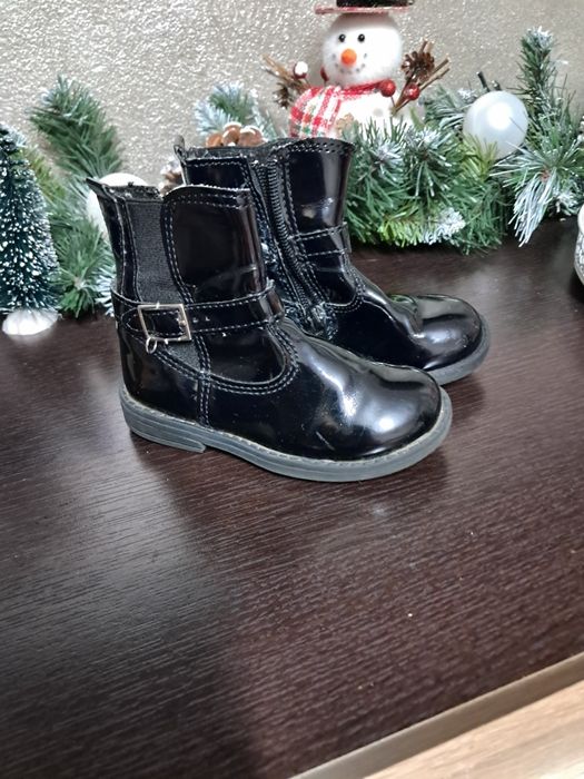 Vand papuci second-hand