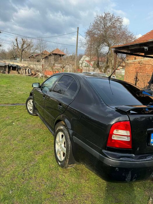 Dezmembrez skoda octavia 1