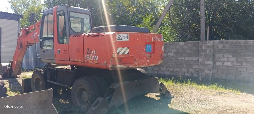 Продам экскаватор в хорошем состоянии