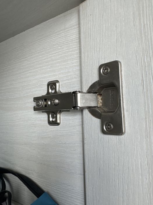 Срочно продам два одинаковых шкафа!