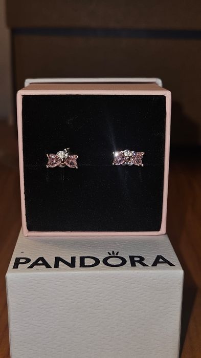 Cercei Pandora funda roz