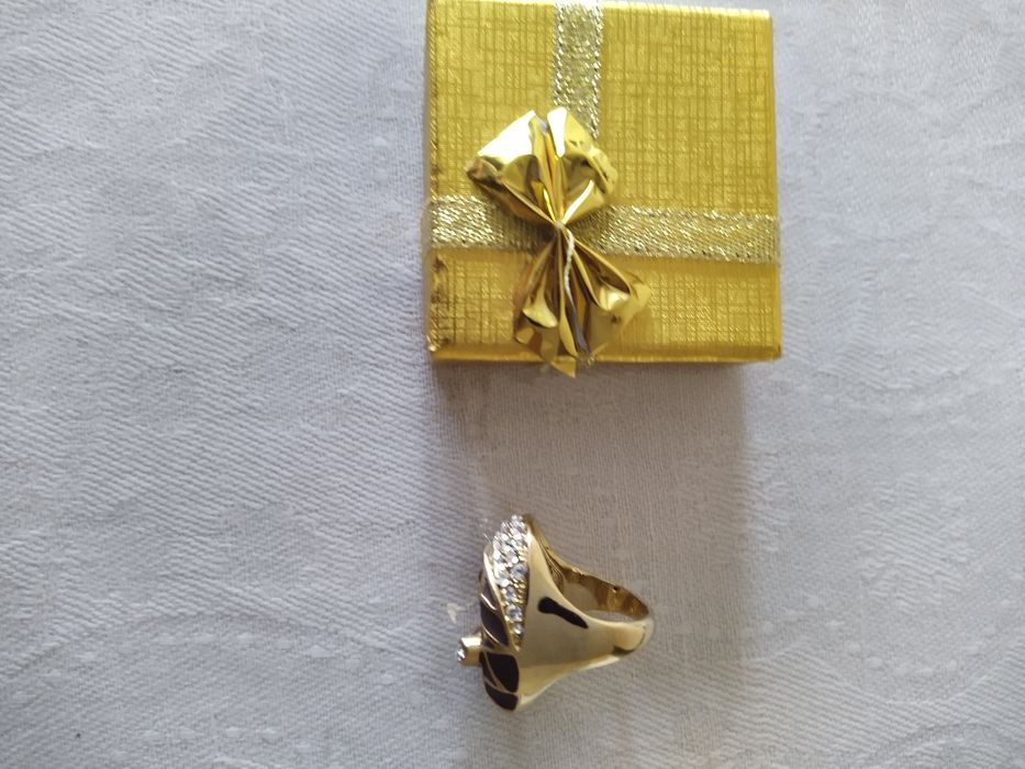 Кольцо с камнями