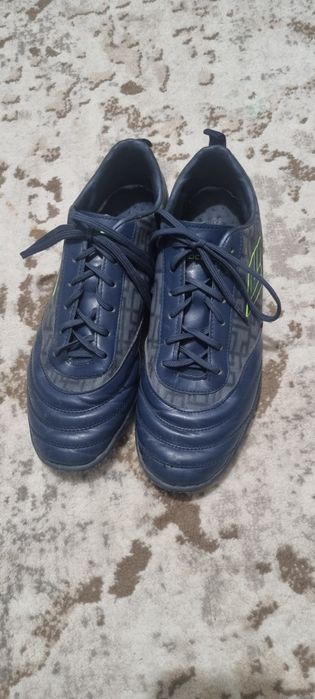 ''Umbro,, original butsilari