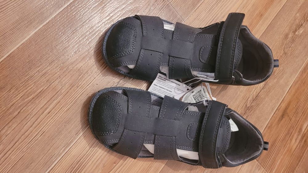 Продам новые сандали для мальчиков