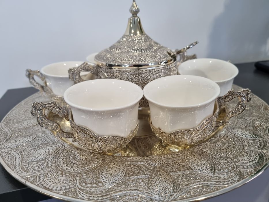 Set argintat de cafea, cu zaharnita. 6 cești.