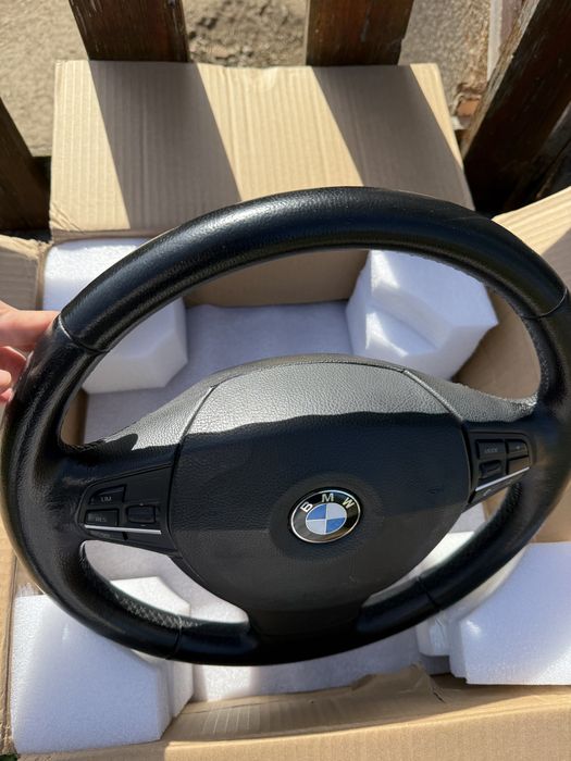 Volan Bmw seria 5 f10 2009- 2016 350 ron air bag inclus in pret