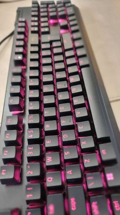 Продавам механична геймърска клавиатура Razer BlackWidow V4 GRN SWTCHS