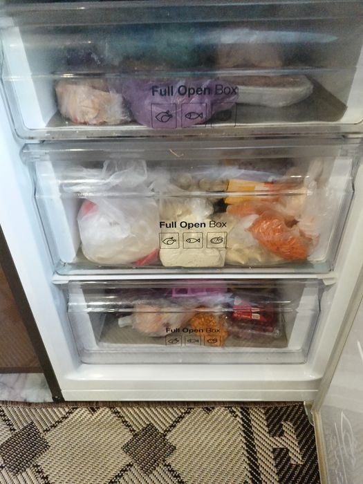 Холодильник Samsung