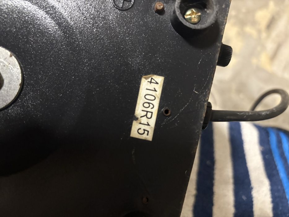 Vând stabilizator de tensiune WELL, 1500VA / 900W