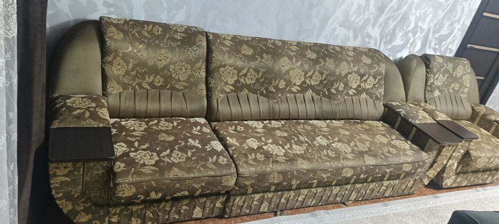 Продаётся диван.