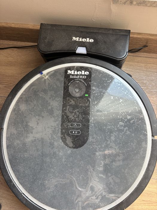 Продавам робот Miele за почистване