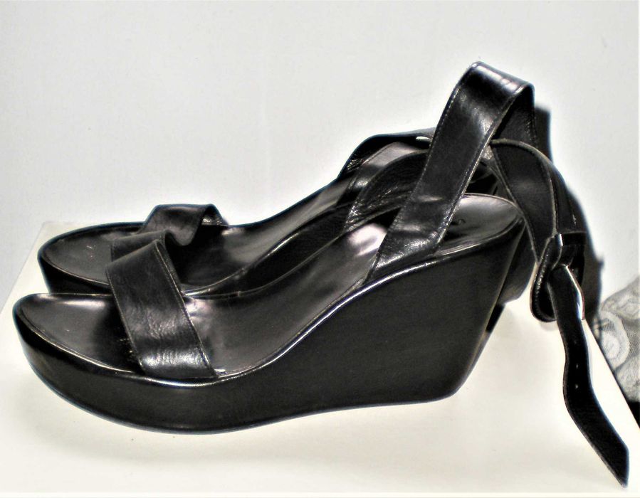 Bluzon NEGRU cu decor floral CREM+MARO_masura 46-48XXL