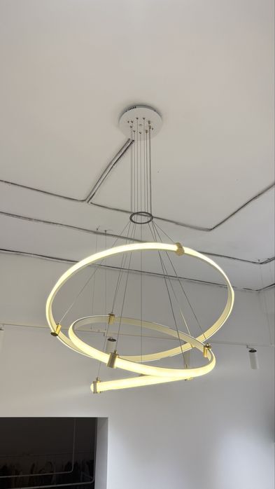 Продам новую современную LED люстру.