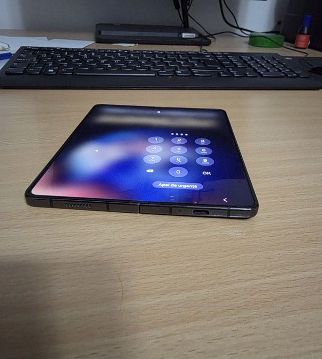 Samsung fold 5 in stare foarte buna tinut doar in huse safe