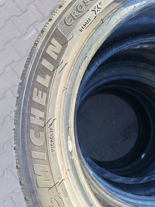 Set 4 anvelope Michelin CrossClimate 215/50 R17, all-season.