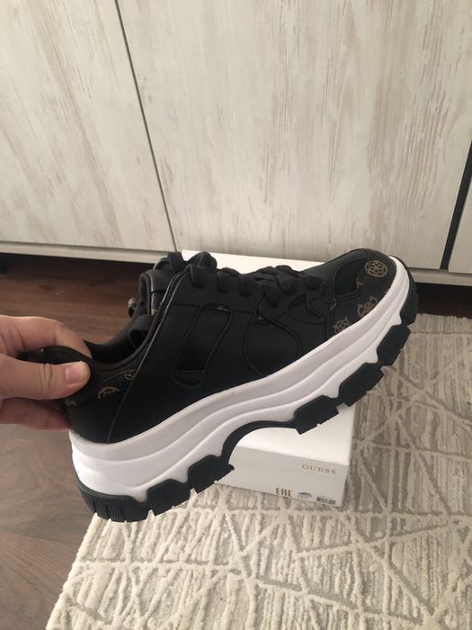 Оригинални дамски обувки GUESS 41 номер