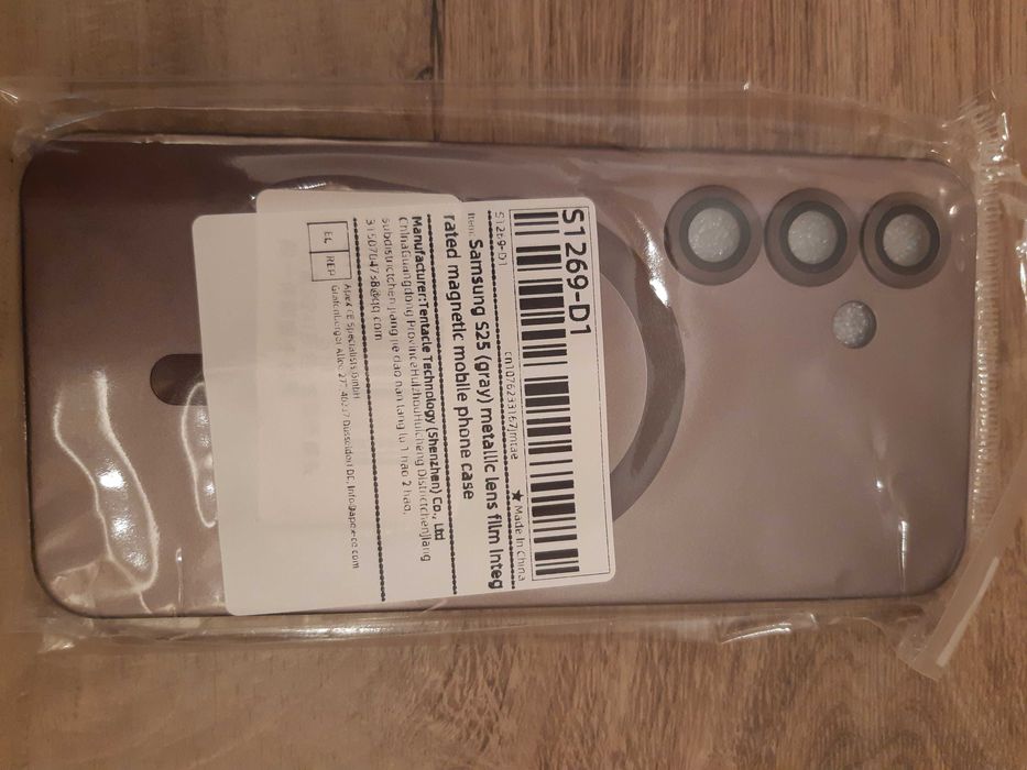 Samsung S25, 6.2', 3 Калъфa и 4 Протектора.