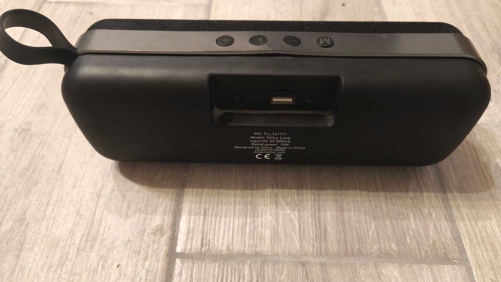 Boxe Serioux: sistem 2.0, lemn, 6W NOI -- Tellur: plastic, 10W Second