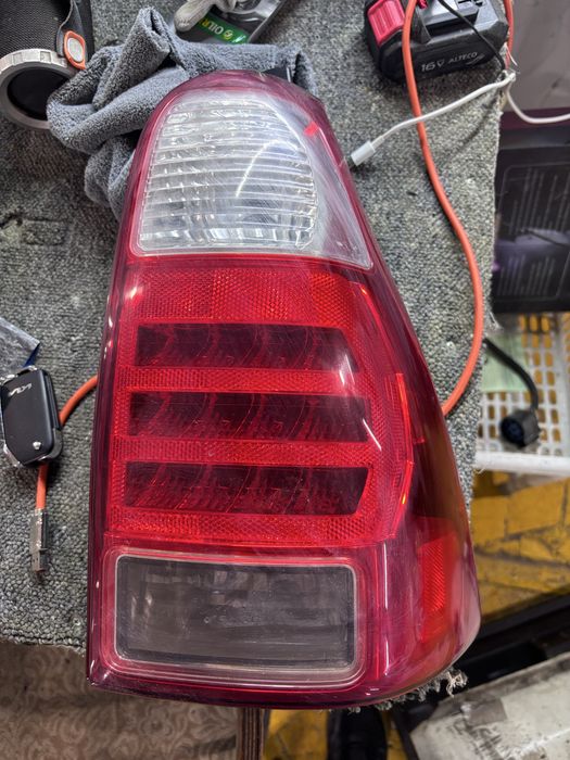 Фара Toyota 4Runner 215