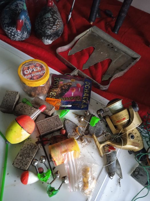 5 Комплект с катушками удочки , Якорь СССР, крючьки , поплавки ,утки