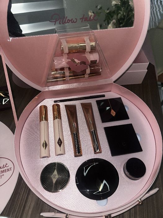 Charlotte Tilbury brendining "Pillow Talk"