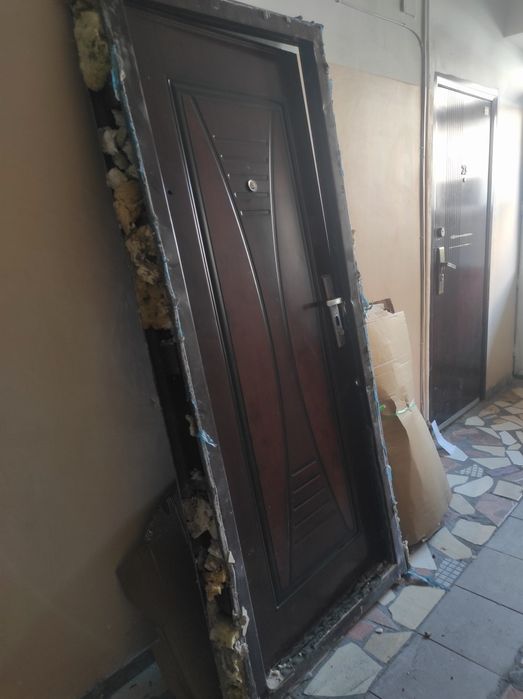 Бесплатно  отдам дверь!