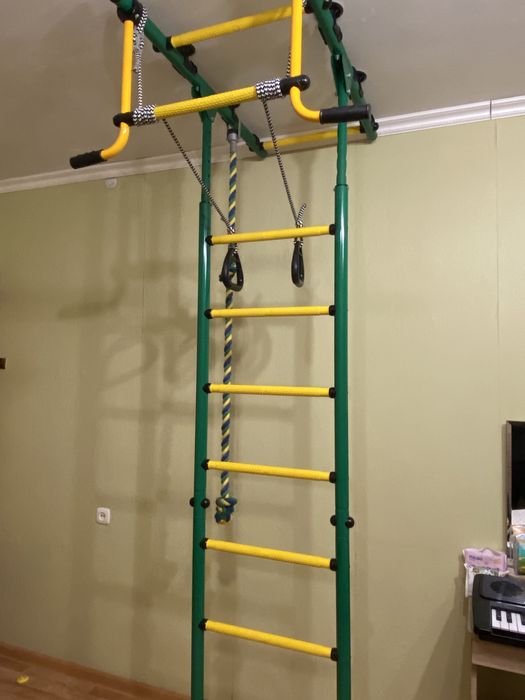 Прдам шведскую стенку Romana