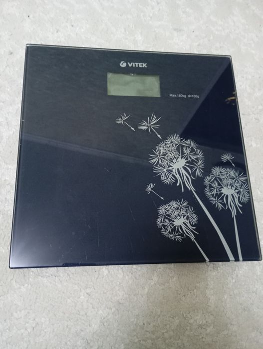 Весы напольные Vitek рабочие в отличном состоянии
