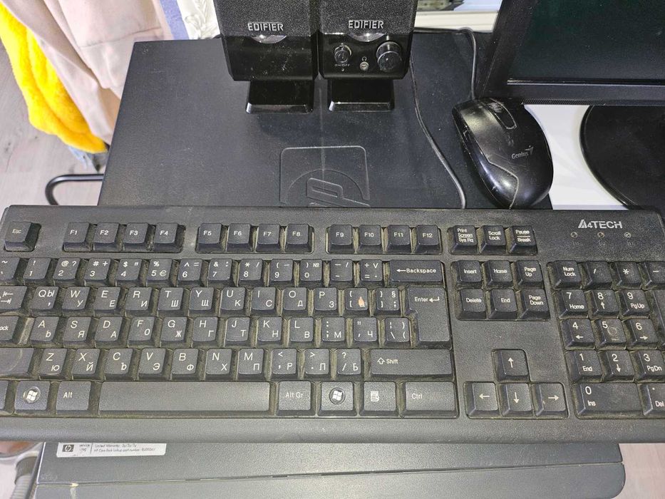 Компютър с монитор