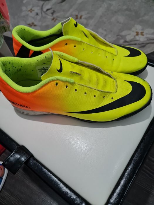 Ghete fotbal Nike Mercurial uzate