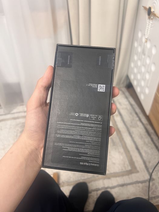 Продается телефон z flip3 идеал