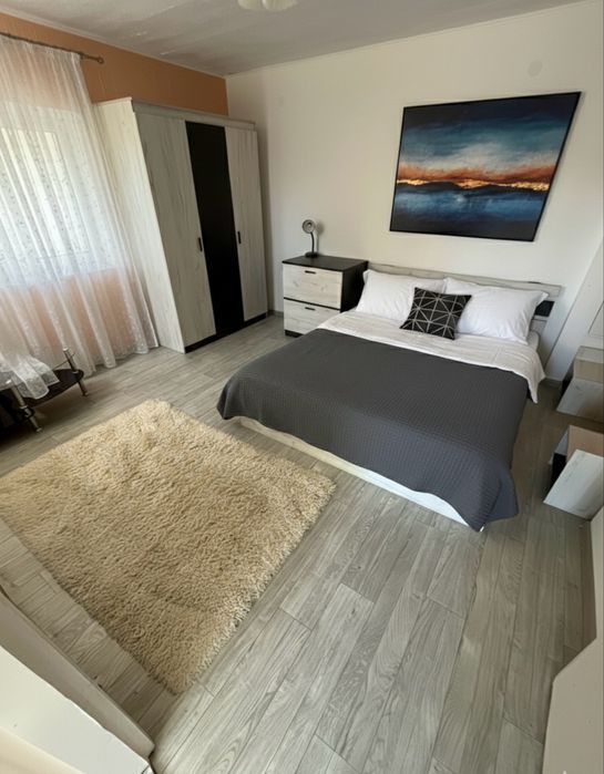 Квартира под наем къща под наем 2 етажа 3 спални 3 бани двор навес