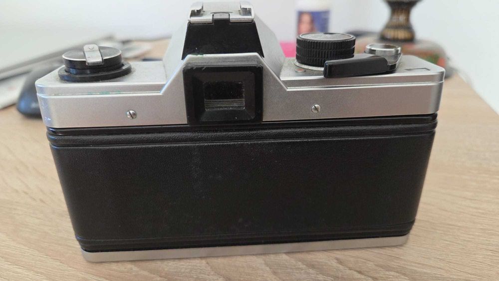 Camera foto cu film Praktica MTL 5 cu obiectiv Pentacon 50mm f/1.8