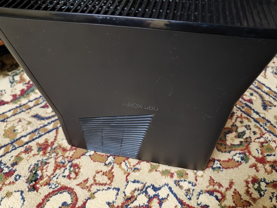 Продам Xbox360S срочно