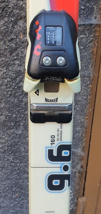 Ски Rossignol с щеки