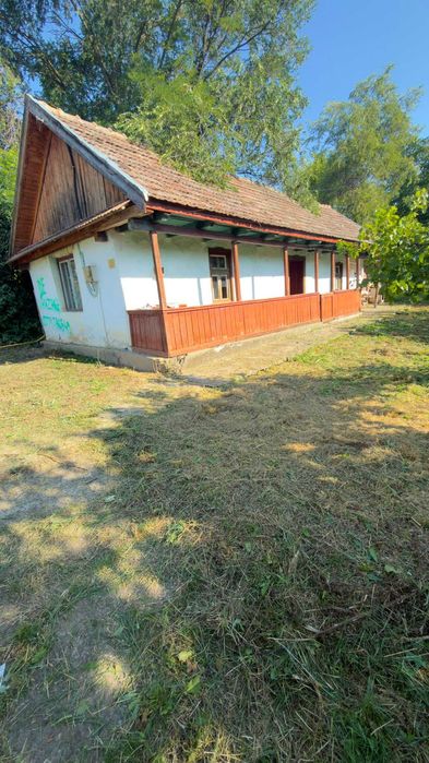 Vand casa cu teren