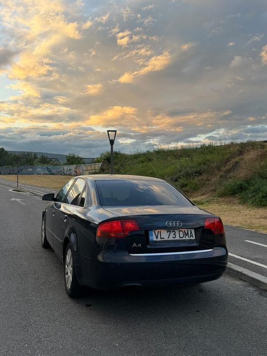 Vând     Audi    A4