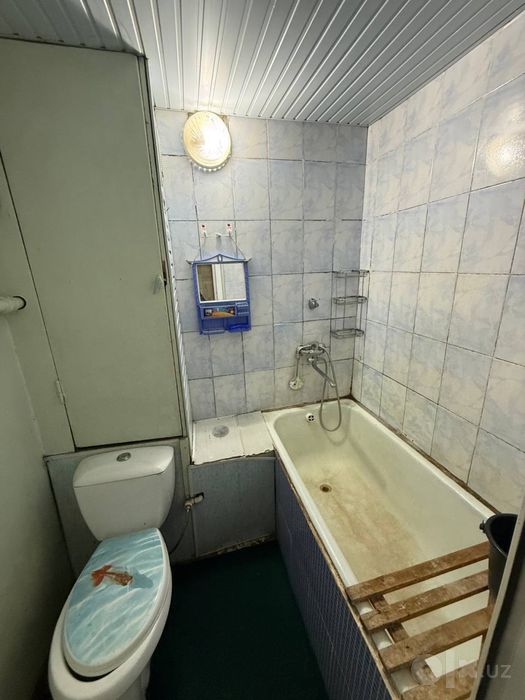 Чиланзар 15. Продажа. 1 комнатная 2 х 6 балкон. Срочно