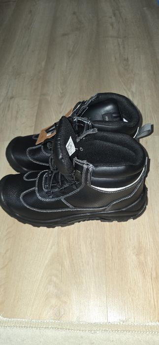 Продам спец ботинки, летняя новые