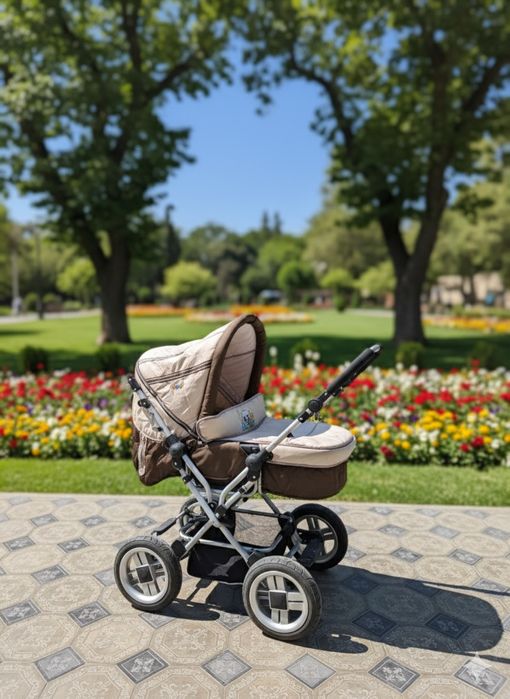 Продаётся универсальная коляска в хорошем состоянии!