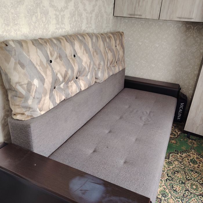 Продам диван раздвижной. Находится в Лисаковске. ТОРГ