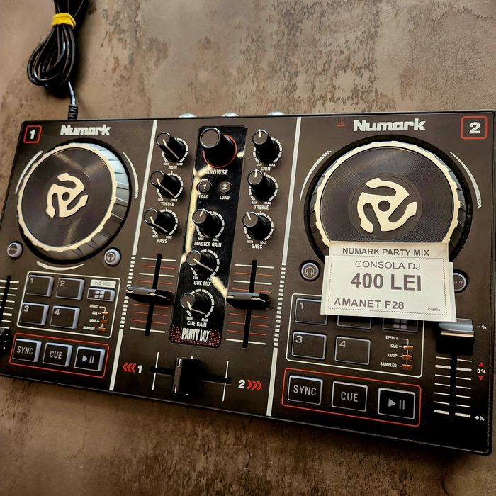 Amanet F28: Consola DJ Numark Party Mix (L)