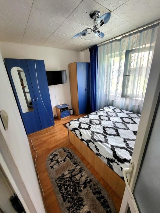 Inchiriez apartament in micro 6