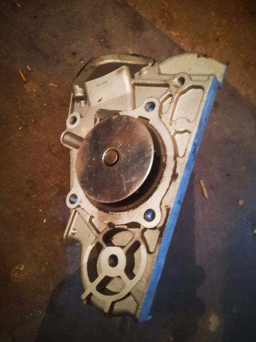 Мазда Демио 2000 гв, помпа.