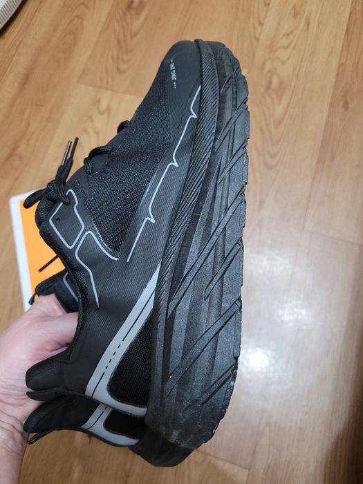 Кроссовки мужские (43 размер)