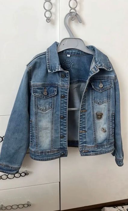 продаю джинсовку на ребенка 7 лет