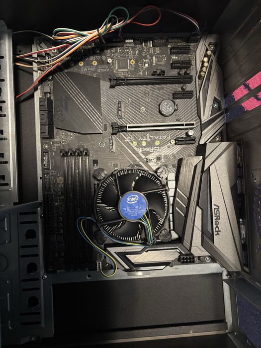 Бюджетен гейминг комплект–i3-9100F + ASRockFatal1ty H370 + RX 570 8GB