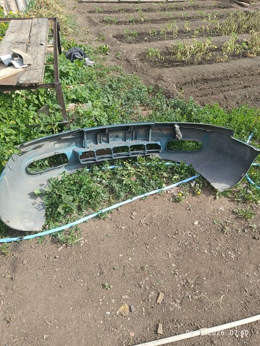 Продам передний бампер на Мазду кронос